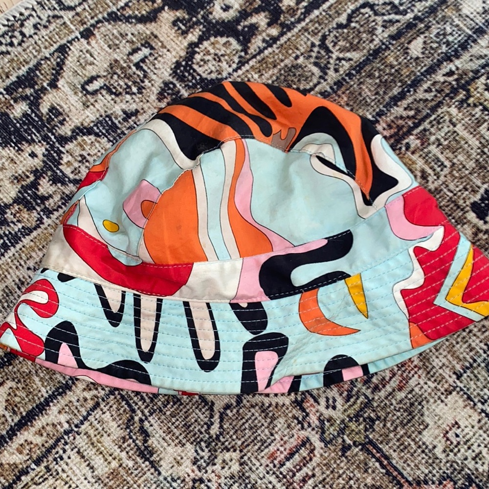 Pucci bucket hat